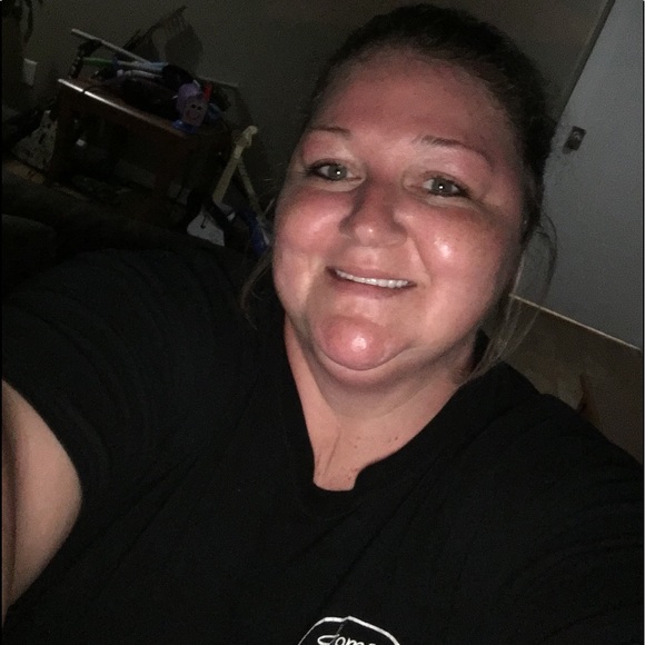 Meet your Posher, Tabitha - Picture 1 of 6